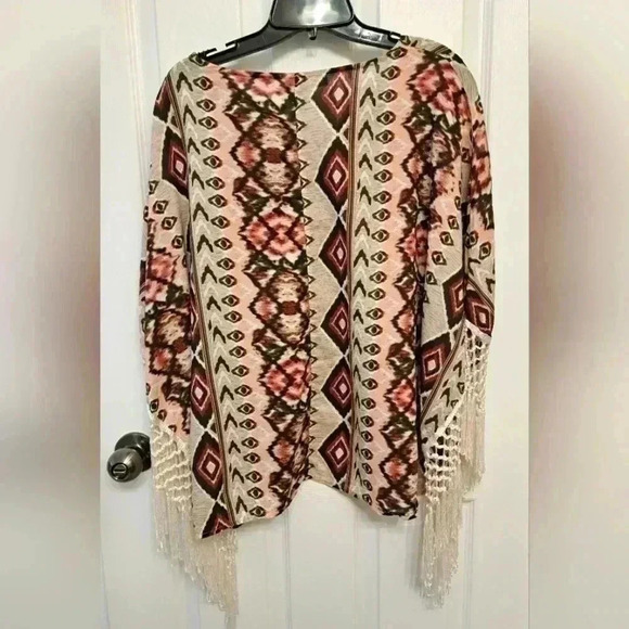 ❤️ Vero Moda Crochet Fringe Print V-neck Top Poncho Size small/medium - Picture 10 of 13